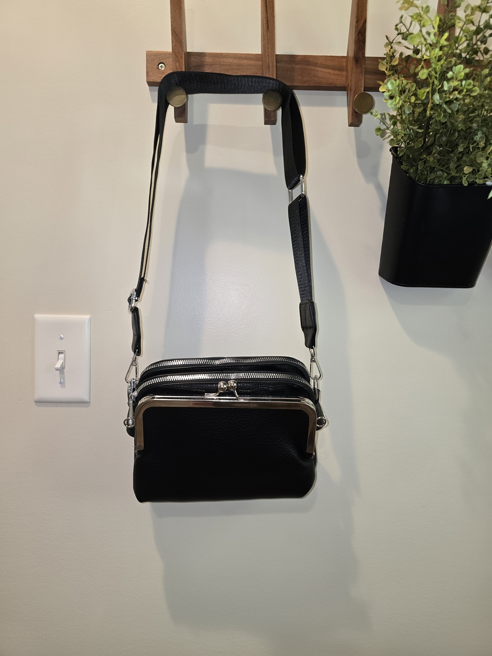🔥 NWOT Black Crossbody Shoulder Bag with Silver Hardware